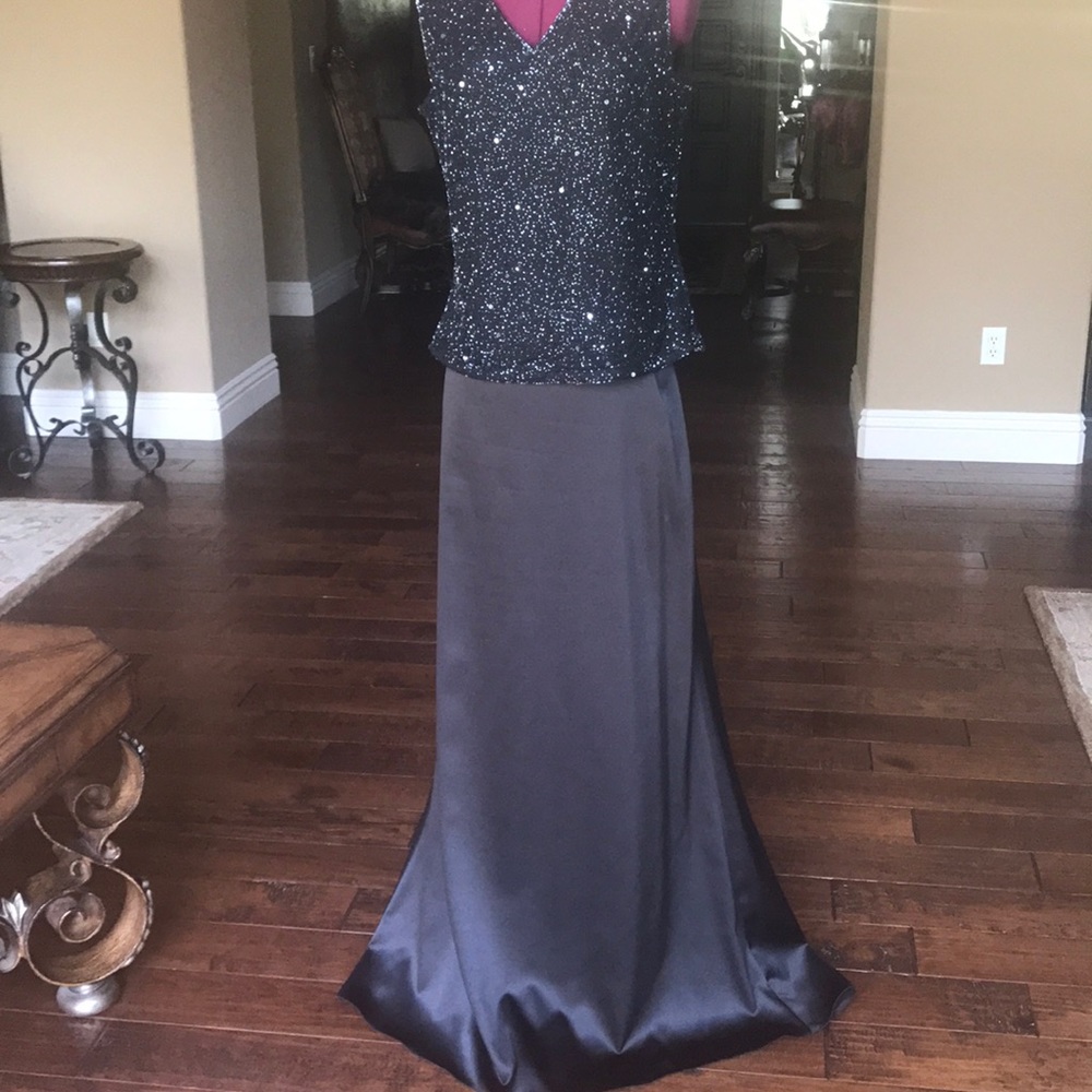 Formal long satin skirt❣️